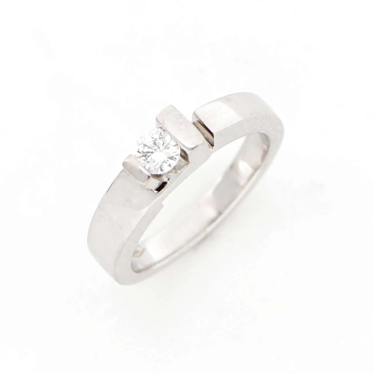Anello Solitario in Oro Bianco con Diamante ct 0.20 ref AN2109