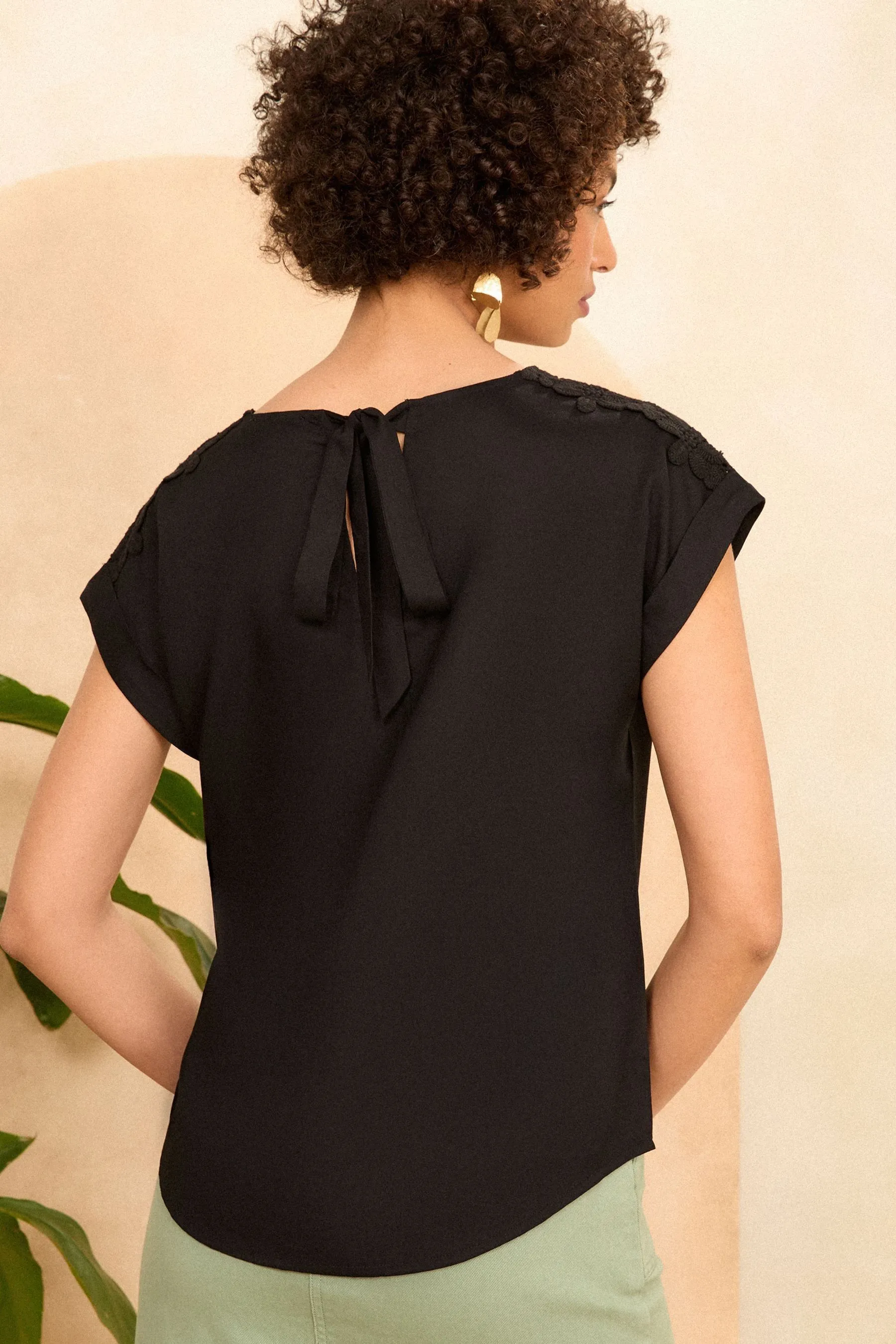 Love & Roses - T-shirt Pizzo con spalle scoperte    